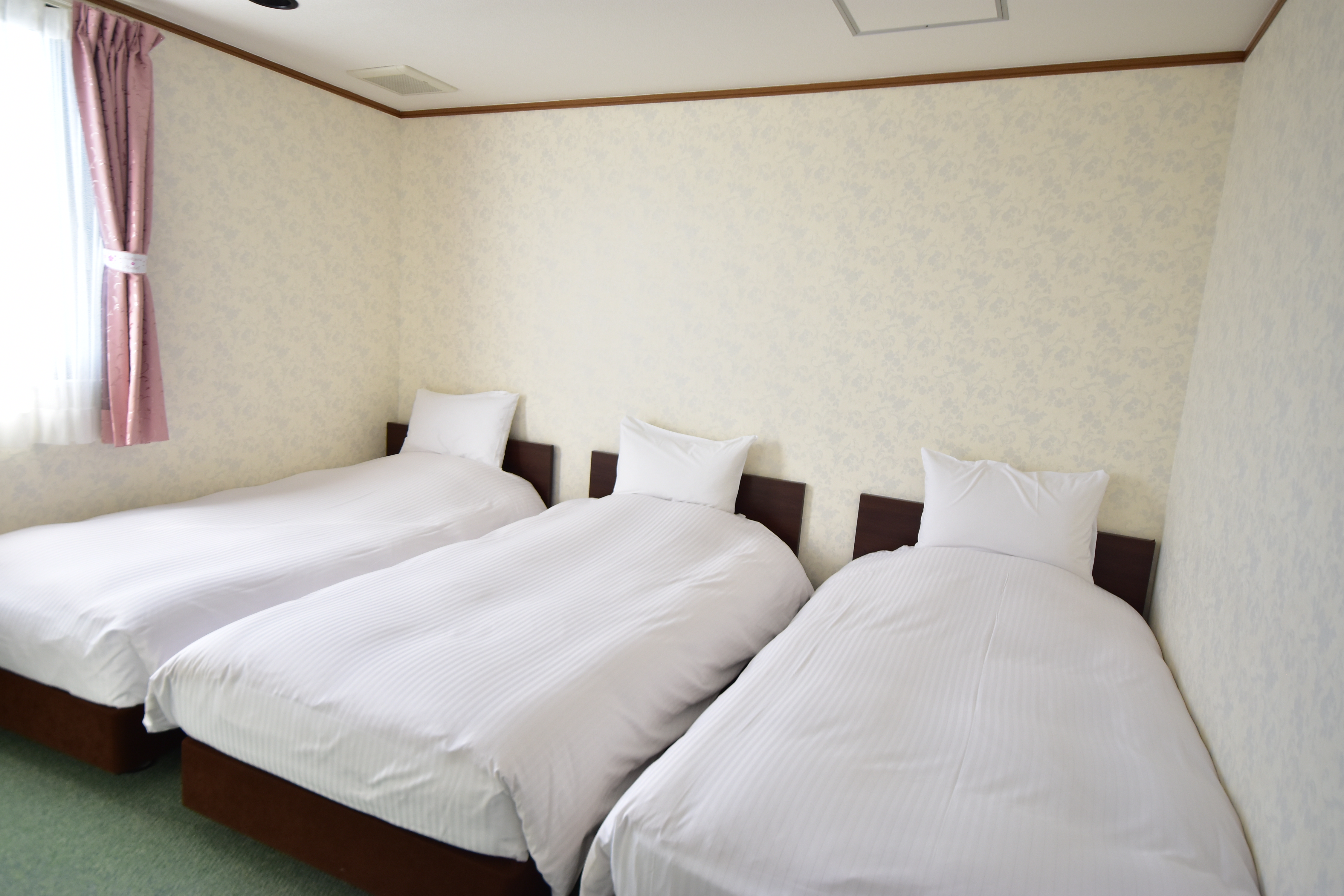 トリプルルーム（ベッドルーム）