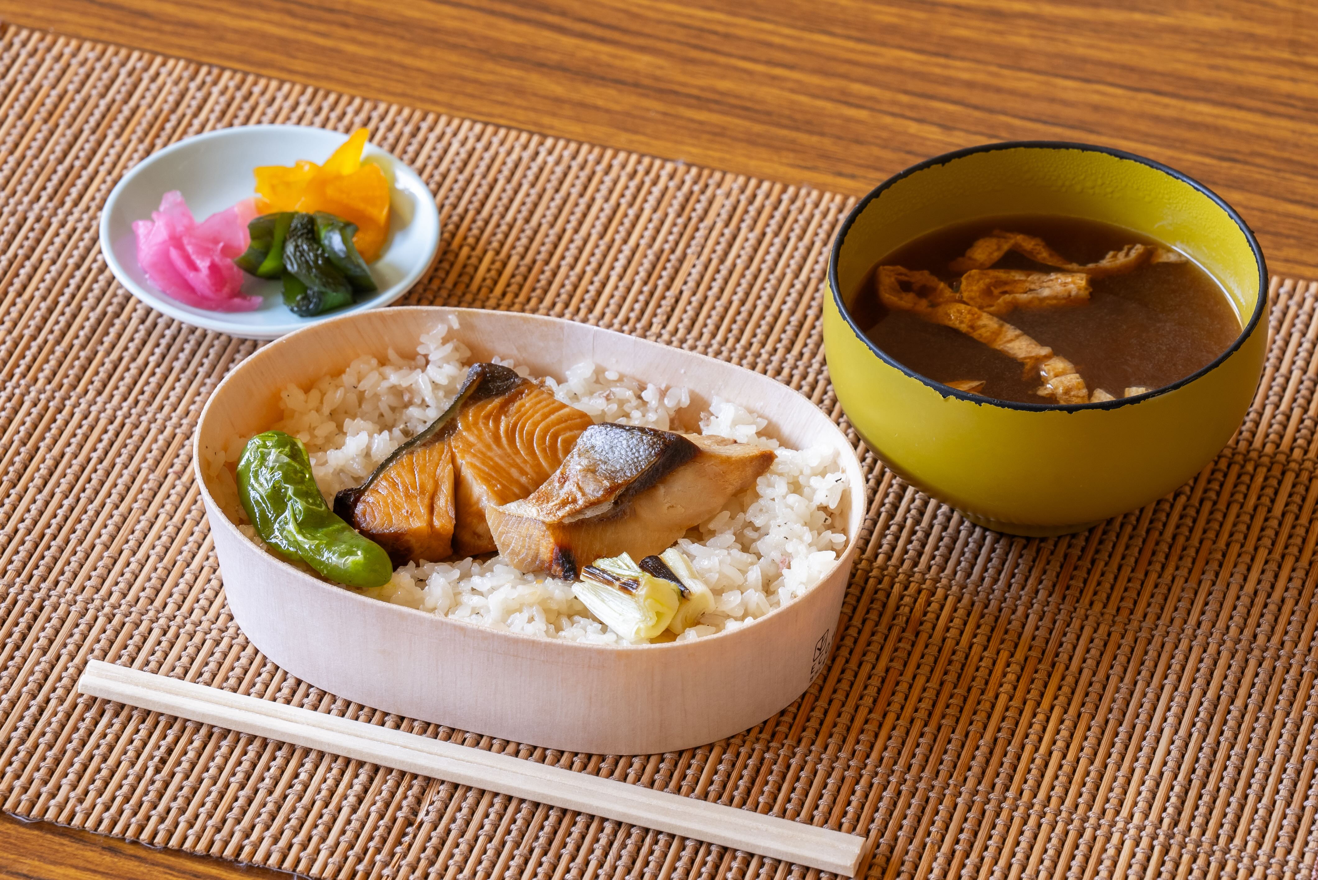 朝食はわっぱ飯形式で、お手軽に食べられる内容となっております。