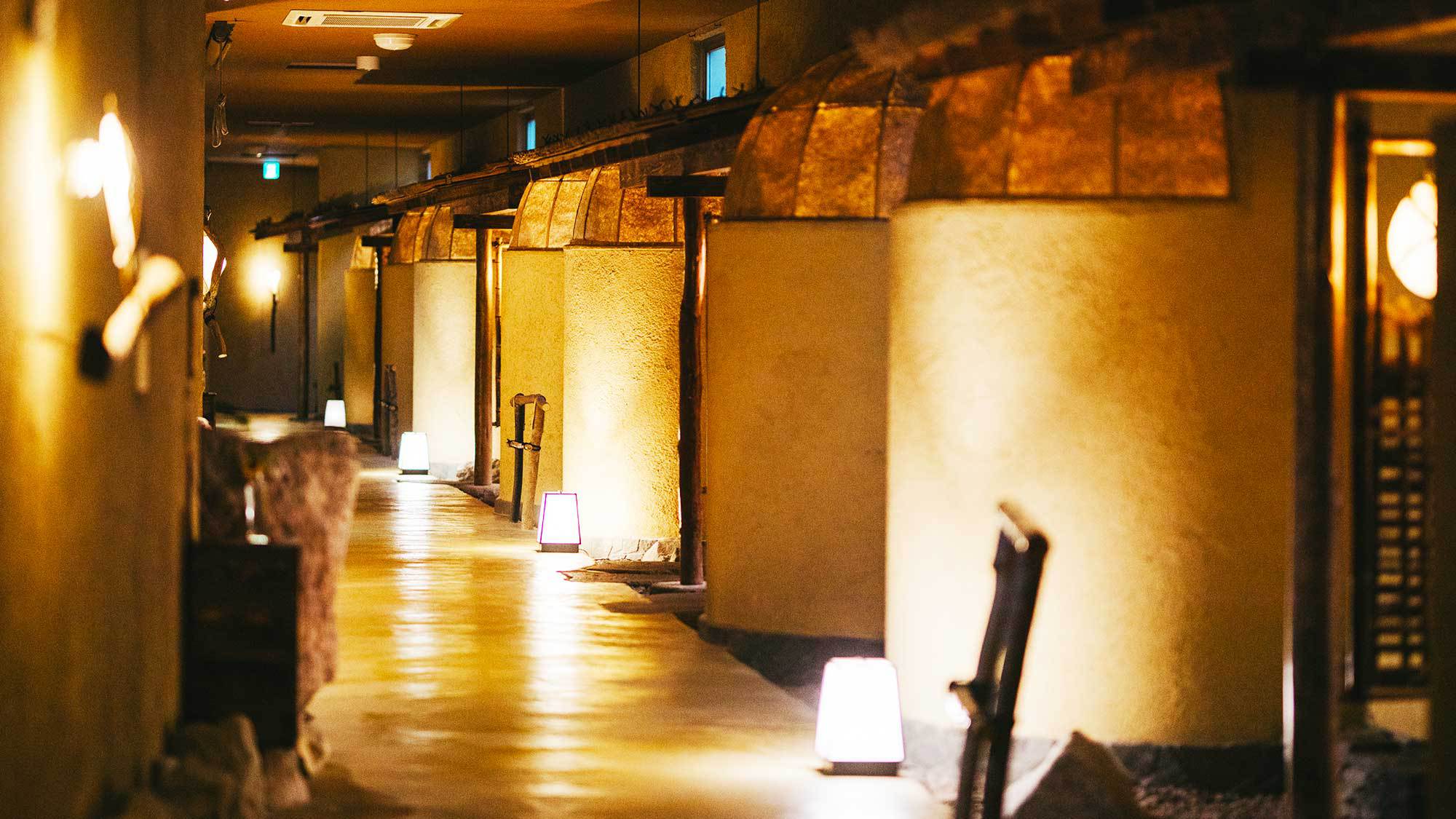 【母屋客室／和室10畳】一部屋一部屋に玄関があり、プライベートな空間を味わうことができます。