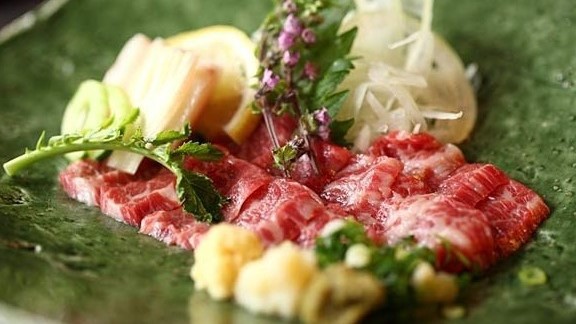 【極上馬刺し付き懐石プラン】完全個室のお食事処で本場の馬刺しをゆっくりと堪能。