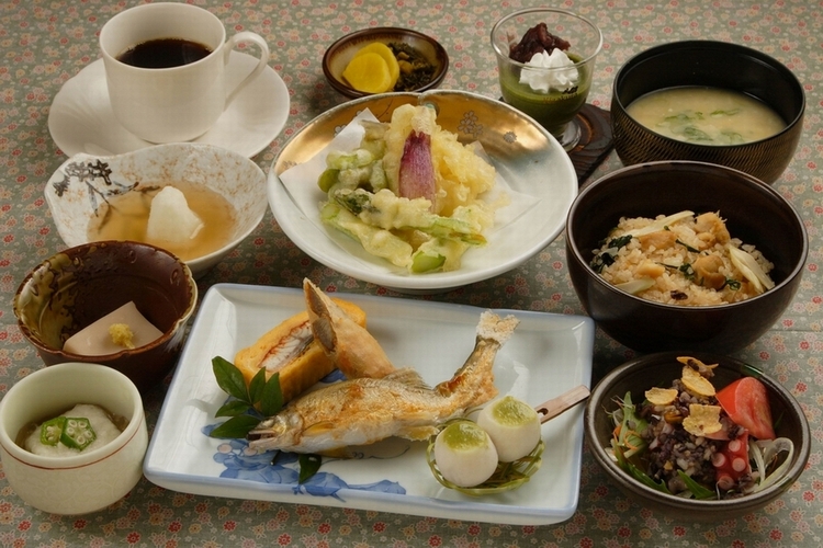 【期間限定】鮎の塩焼と和みあじわい膳　980円　《H19/4/16〜5/15限り：数量限定》