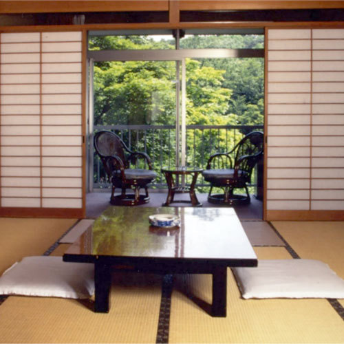 畳のお部屋でのんびりお寛ぎ下さい（一例）