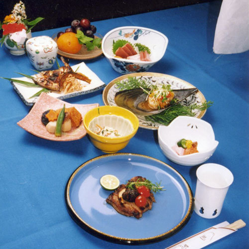 地元の味覚を楽しめるお食事です（一例）