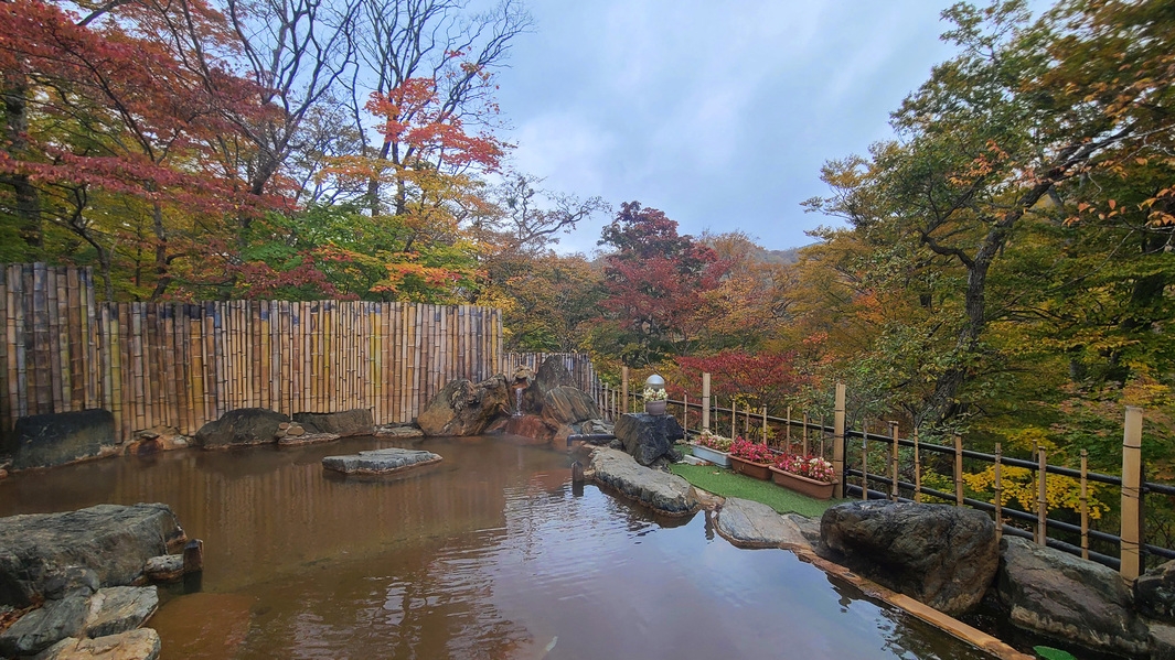 【秋冬SALE】【1泊2食付】松花堂膳と源泉かけ流しの大露天風呂で温泉を満喫♪