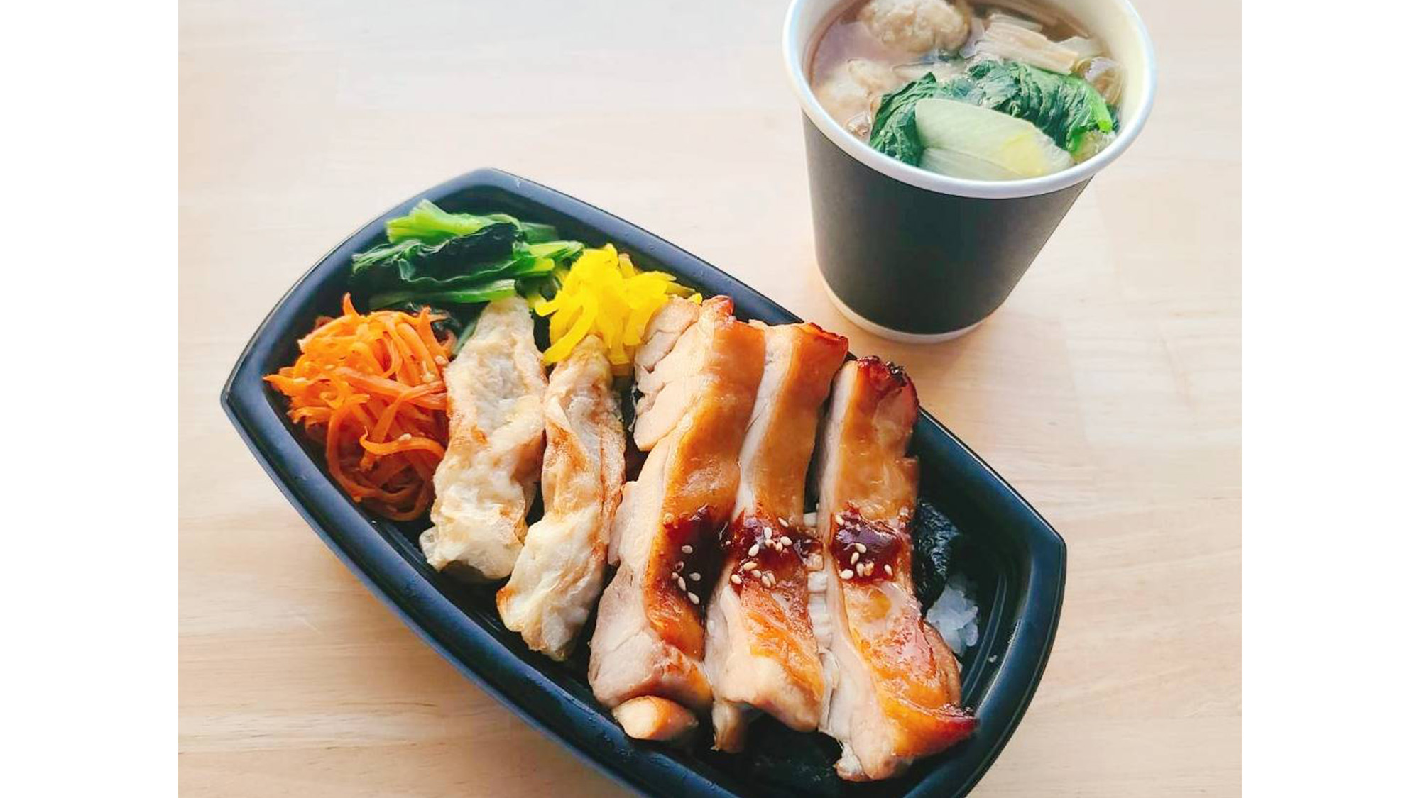 鯖江第一ホテル特製夕食弁当付きプラン「鶏照り焼き弁当」味噌玉の味噌汁付き