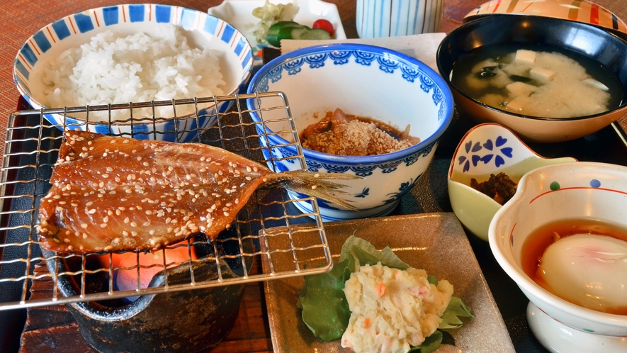 【朝食一例】金丸名物鯛茶漬け、干物など朝から呼子を味わえる和定食をご用意いたします