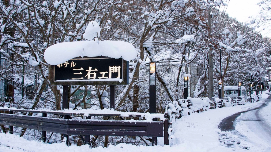 ・冬にはまっさらな雪に包まれる。四季折々の景色が美しい花巻温泉郷