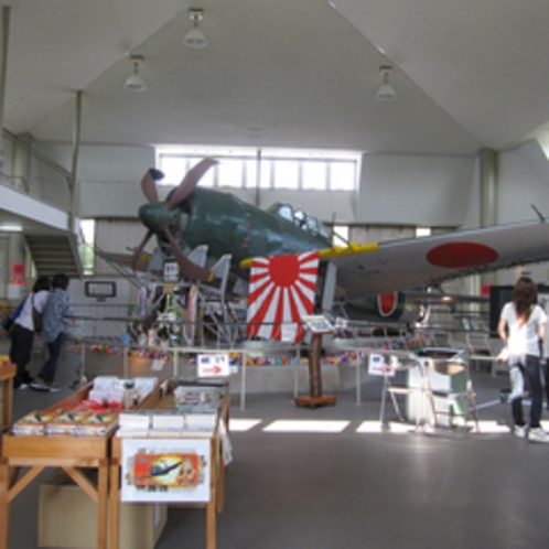 *紫電改展示館…日本で唯一現存する幻の戦闘機がご覧いただけます（当館より車で10分）