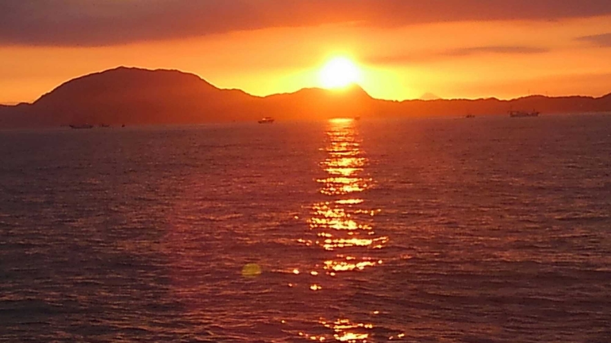 【周辺】海に沈む夕日