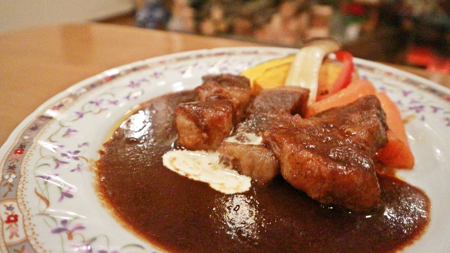 *夕食一例／当館一番人気のビーフシチュー♪お肉は岩手を代表するブランド牛「前沢牛」を贅沢に使用。