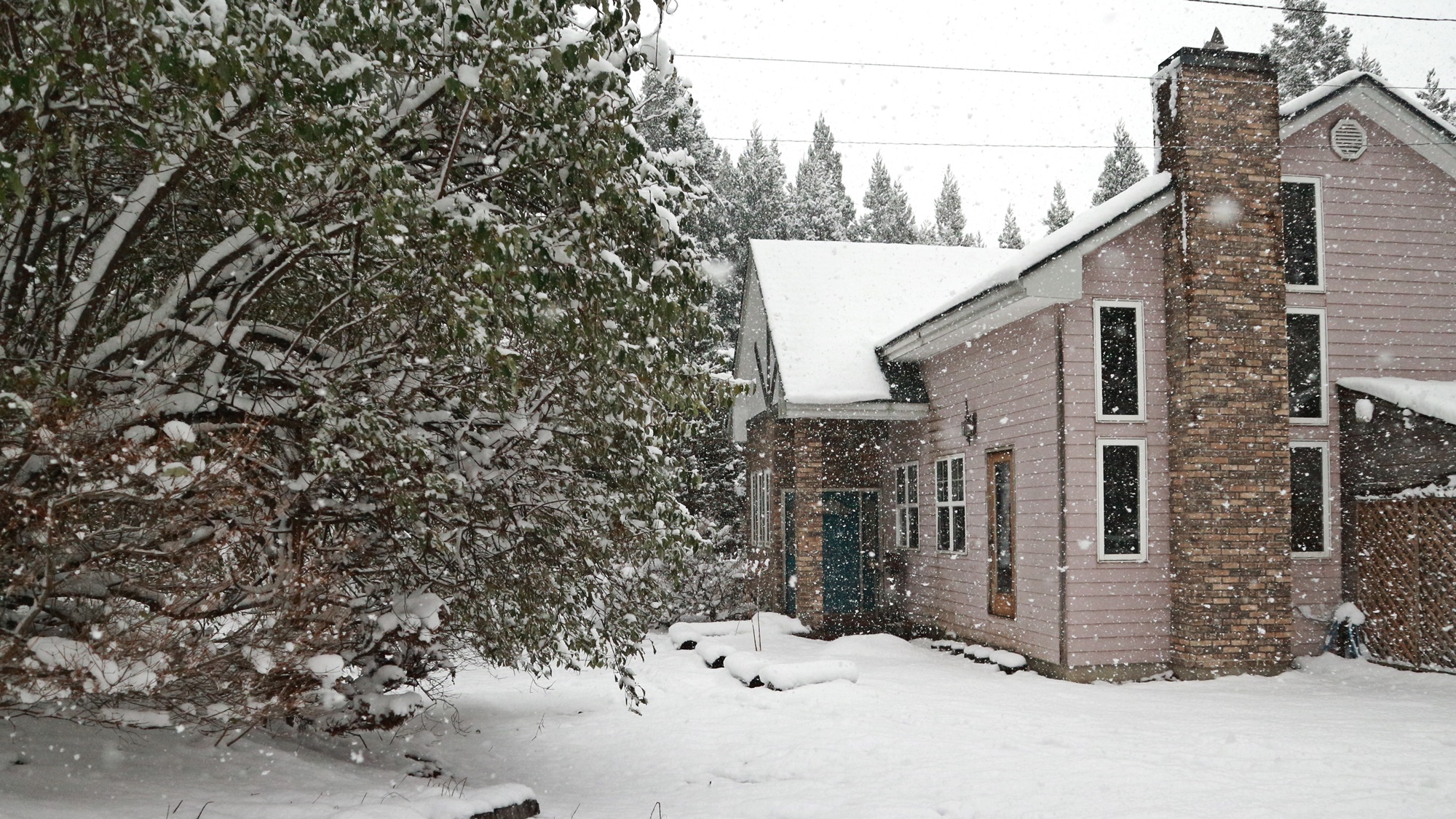 *外観／東北でも有名なスキーエリアにあるため冬はドッサリ雪が積もります！