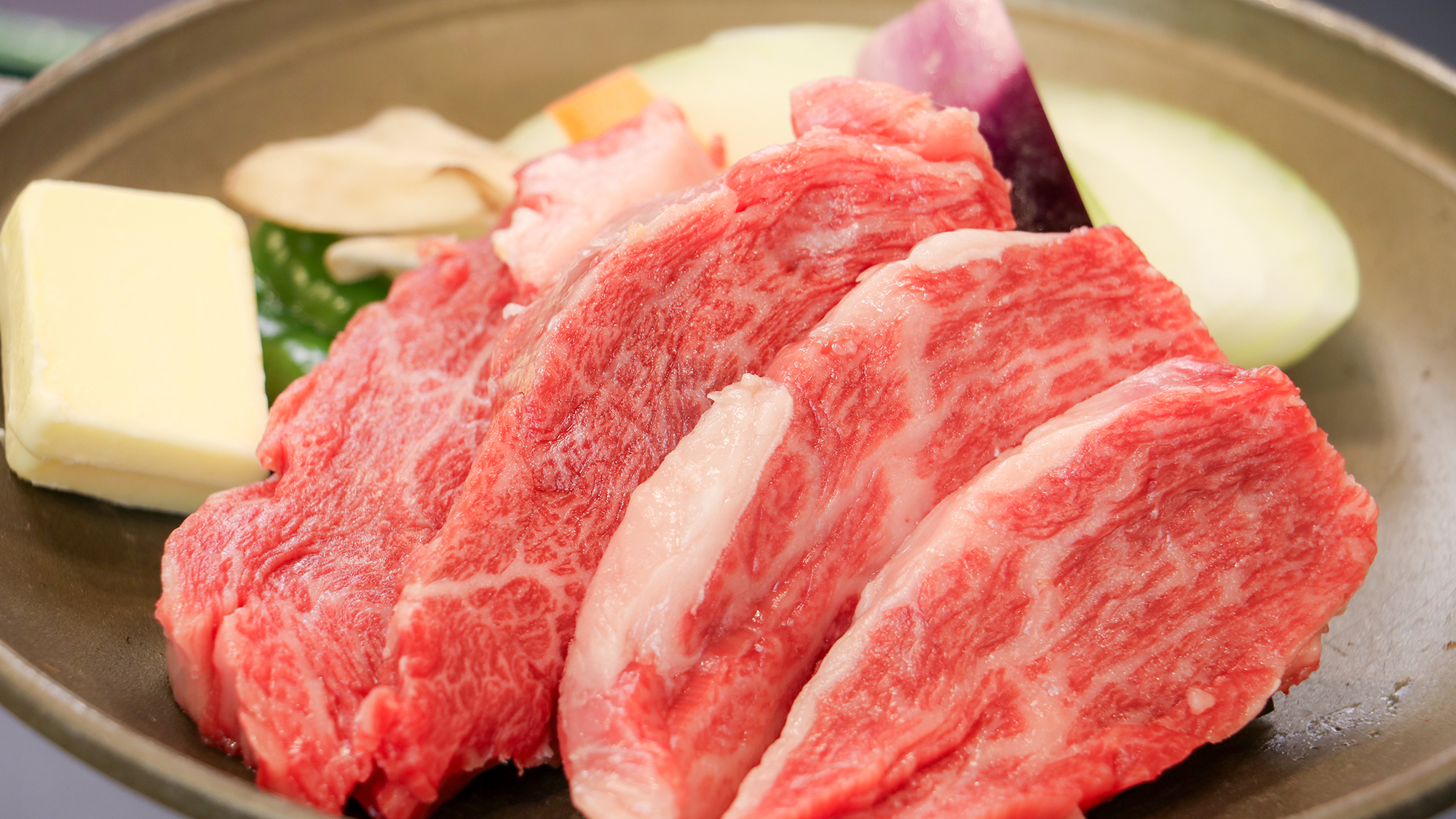 ＃米沢牛を陶板焼きでいただきます。地元のお野菜と共に・・