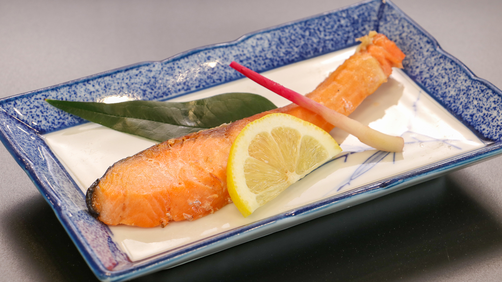 ＃ご朝食-本館宿泊者限定　脂ののった焼き鮭。