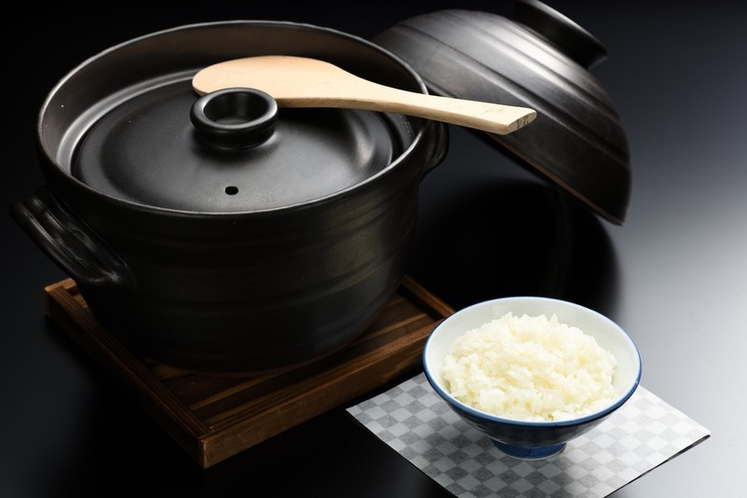 メニューには全て特産米「つや姫」を使用。土鍋でふっくらと炊き来上げたお米は甘味と粘り気が自慢です。