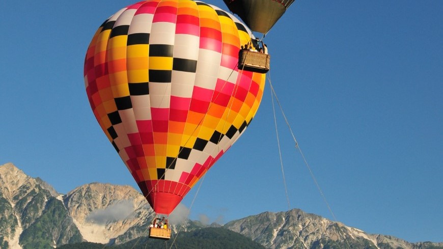 《ゴールデンウィーク》雄大な白馬三山をバックに「熱気球飛行体験」！！２食付き