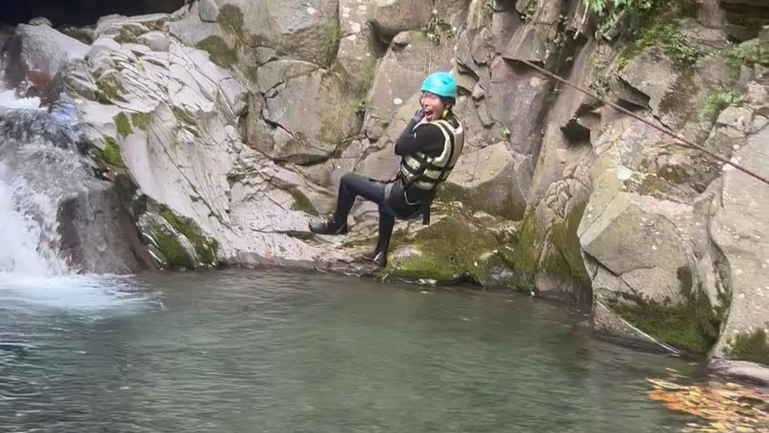 大自然の渓谷でキャニオニング体験！1