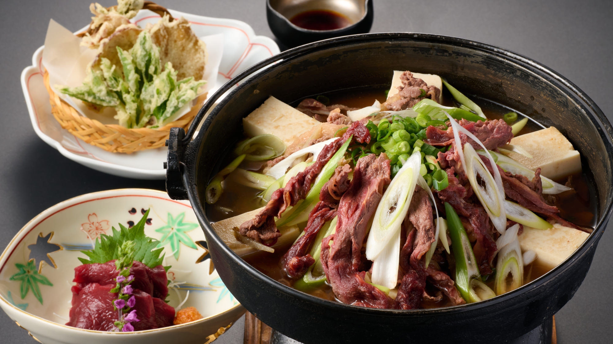 【会津郷土のグルメ旅】桜鍋×馬刺し×源泉かけ流しで楽しむ、大人の贅沢時間＜2食付き＞