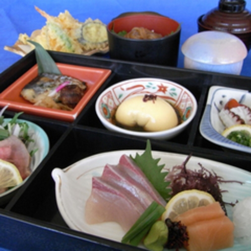 旬彩御膳　ローストビーフやお刺身、天ぷらまで付いた豪華な和食の御膳をご堪能下さい♪