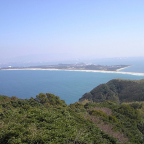 潮見公園　360度の大パノラマが楽しめる展望公園。島の中央部、標高176メートルの最高地点にあります