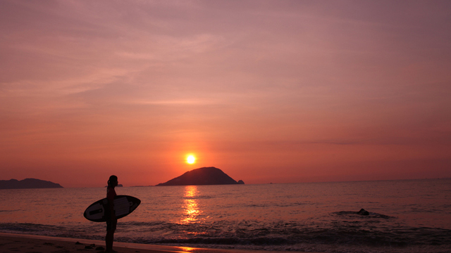玄海灘に沈む夕日をお楽しみください