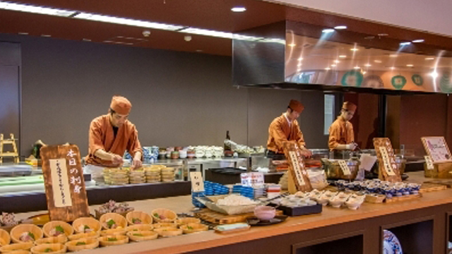 ライブキッチン調理師がお出迎え新鮮な魚介をご堪能下さい