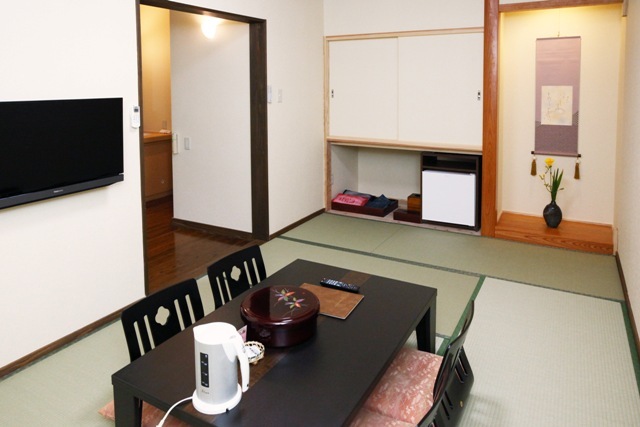 Japanese-Western style room (Japanese-style room)