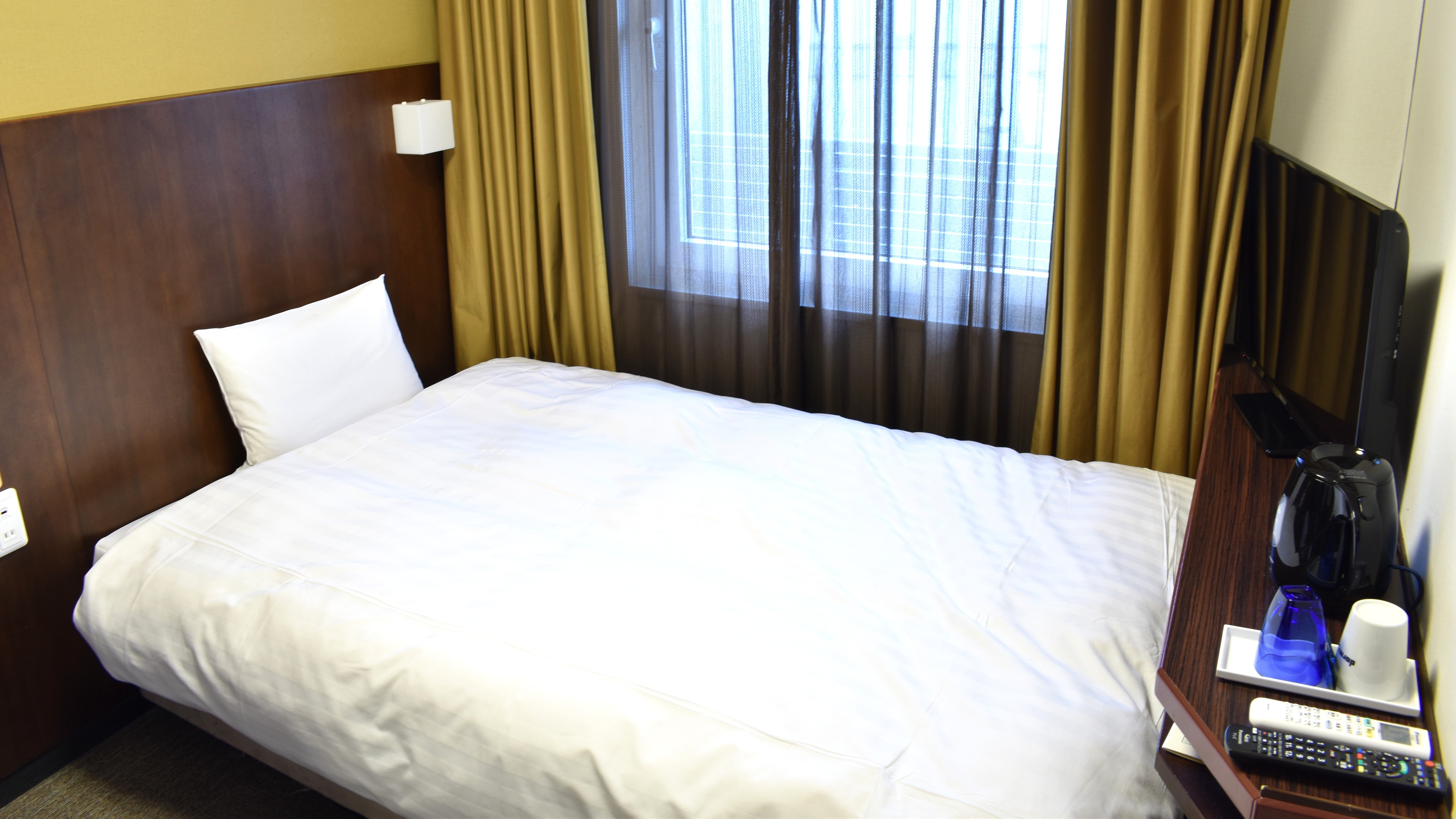 ◆コンパクトシングルルーム　12平米　ベットサイズ横120㎝&times;縦195㎝　1台