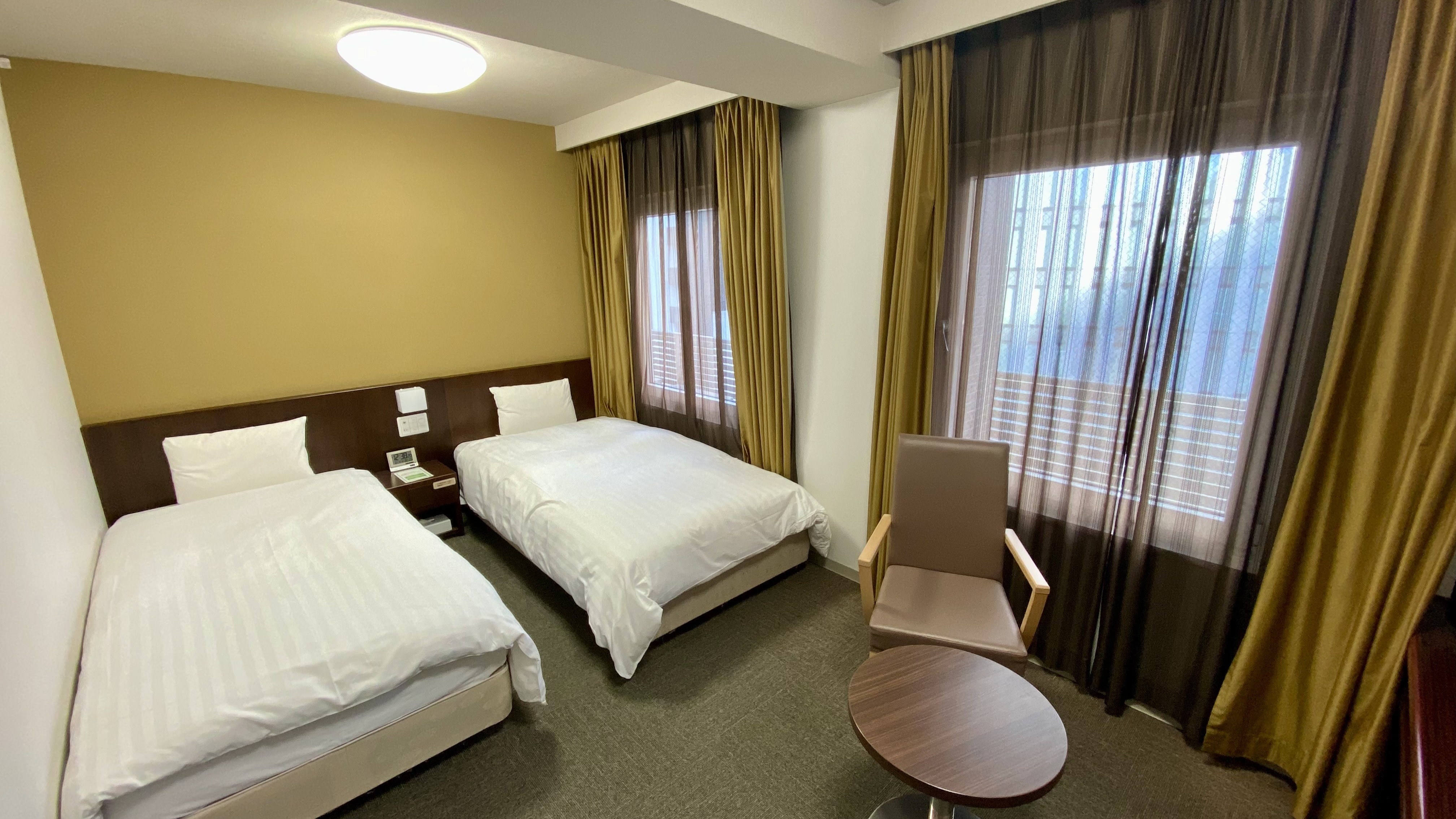 ◆ツインルーム　22平米　ベットサイズ横90㎝&times;縦195㎝　2台