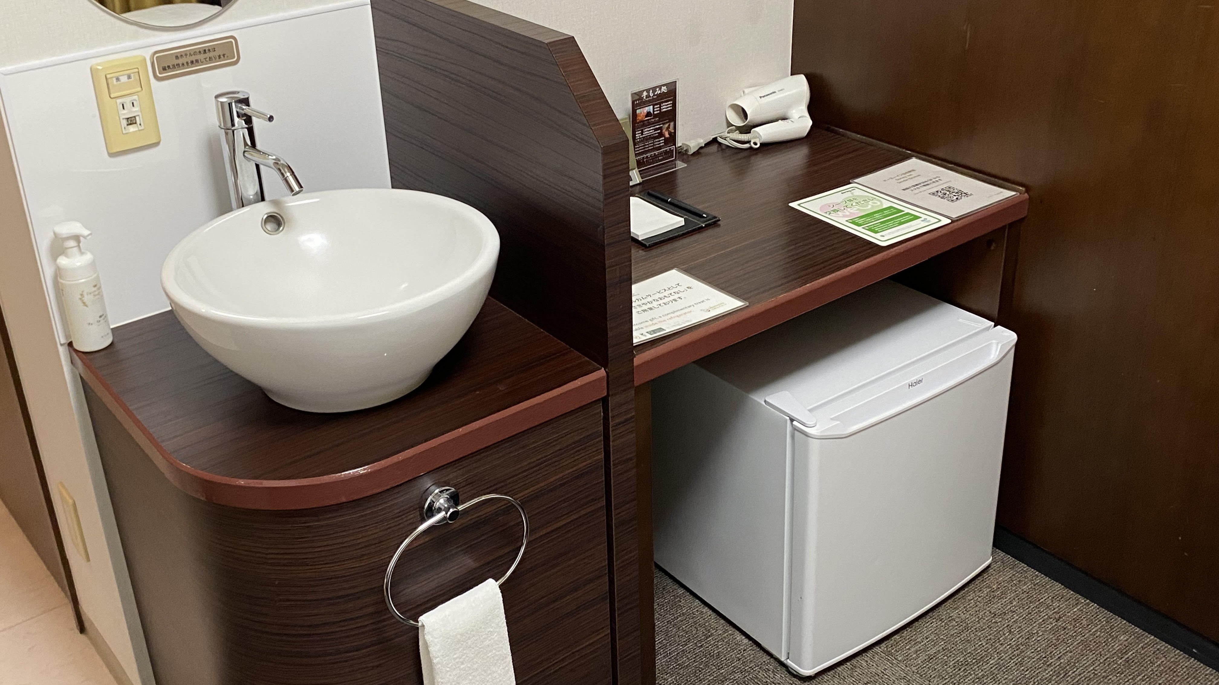 ◆コンパクトルーム　パウダーブースとデスク