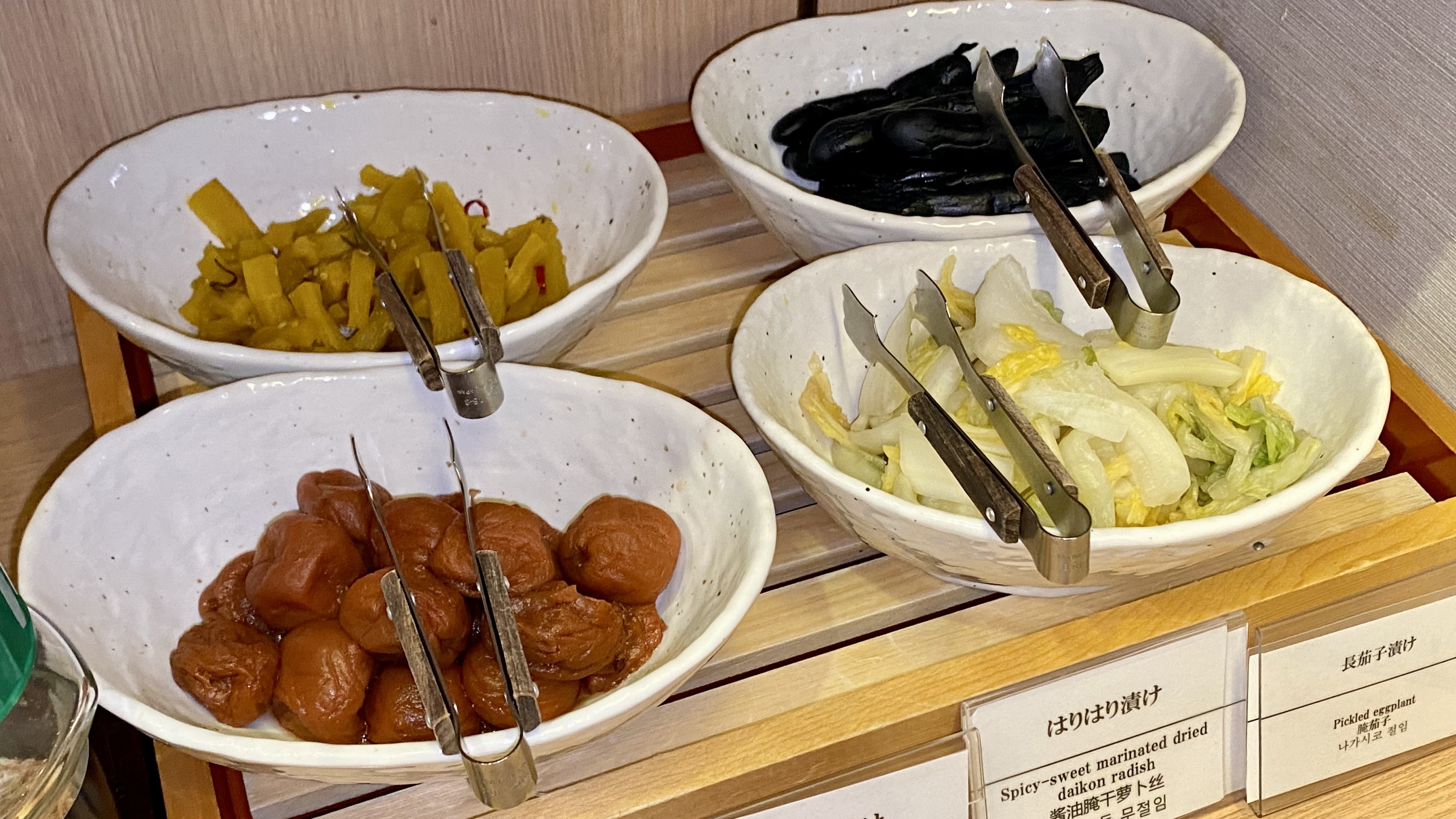 ◆朝食　白米のお供に。漬物コーナー