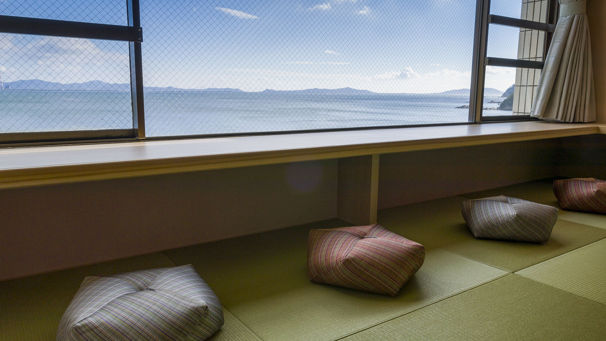 ・【花車】晴れた日にはお部屋から青空と海を一望できます