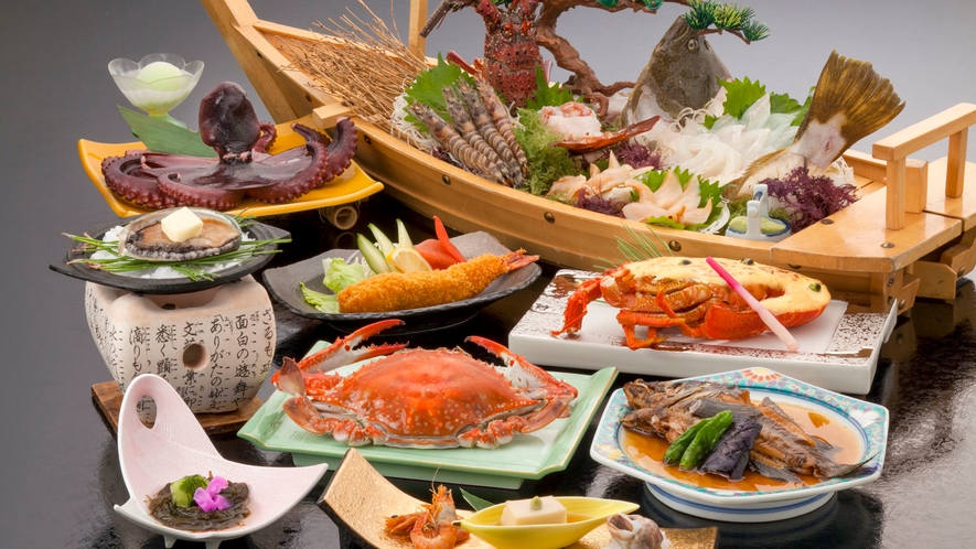 ・【島の膳一例】伊勢えびや渡り蟹、タコなど旬の魚介類盛り込んだフルコース