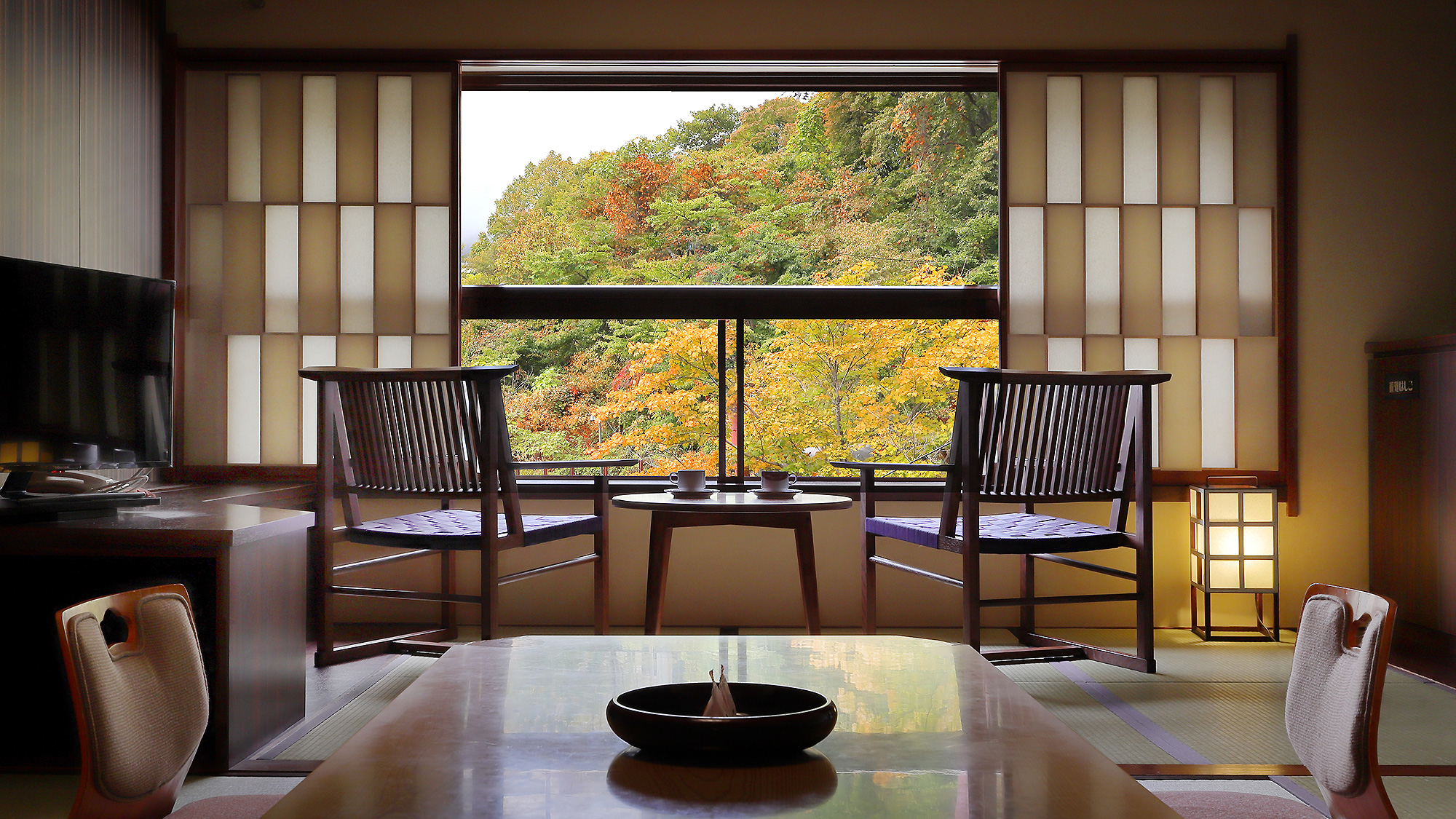 【紅葉】木の温もり感じる モダン和室10畳（全館禁煙）