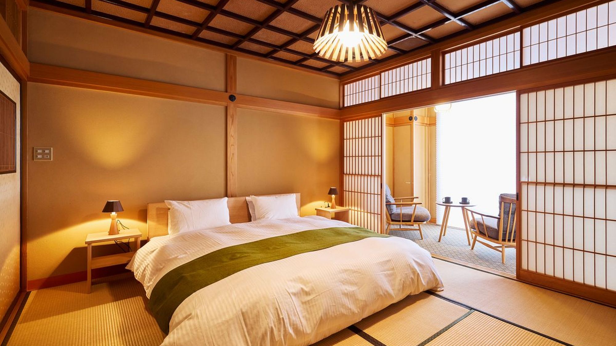 【リニューアル和室】１０畳＋次の間／キングベッド（シモンズ）：部屋名「相生」