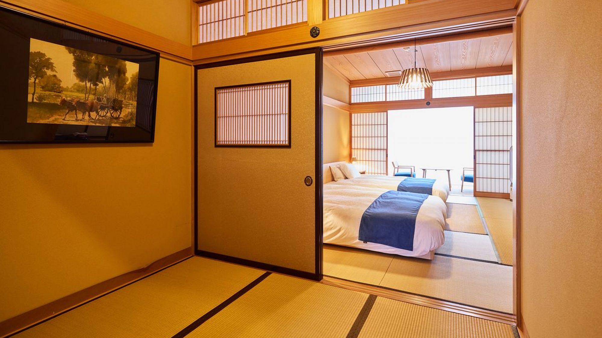 【リニューアル和室】１０畳＋次の間／ツインベッド（シモンズ）：部屋名「初音」　次の間より本間を望む