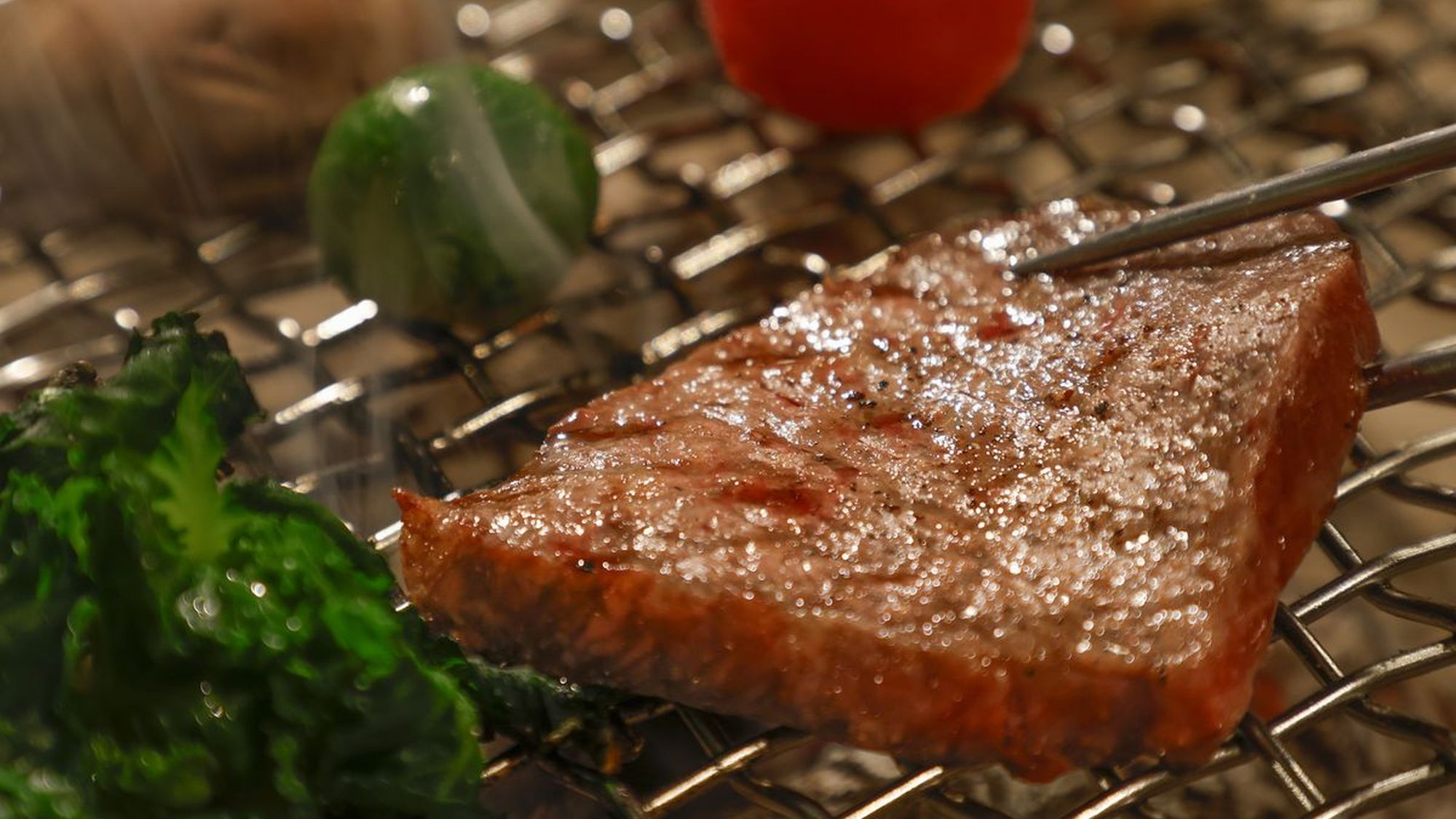 新発田牛も炭火の効果でふっくら、ジューシーに仕上がります♪