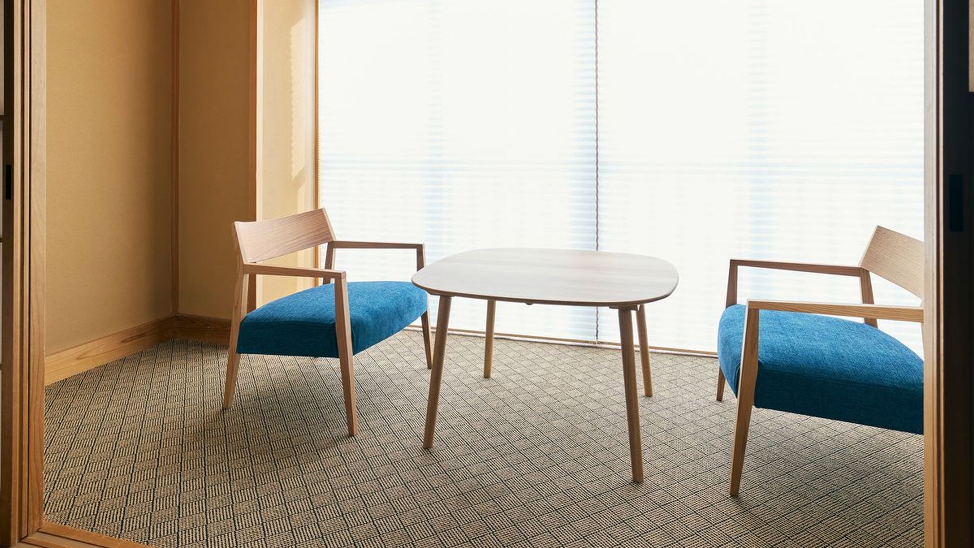 【リニューアル和室】１０畳＋次の間／ツインベッド（シモンズ）：部屋名「初音」　広縁