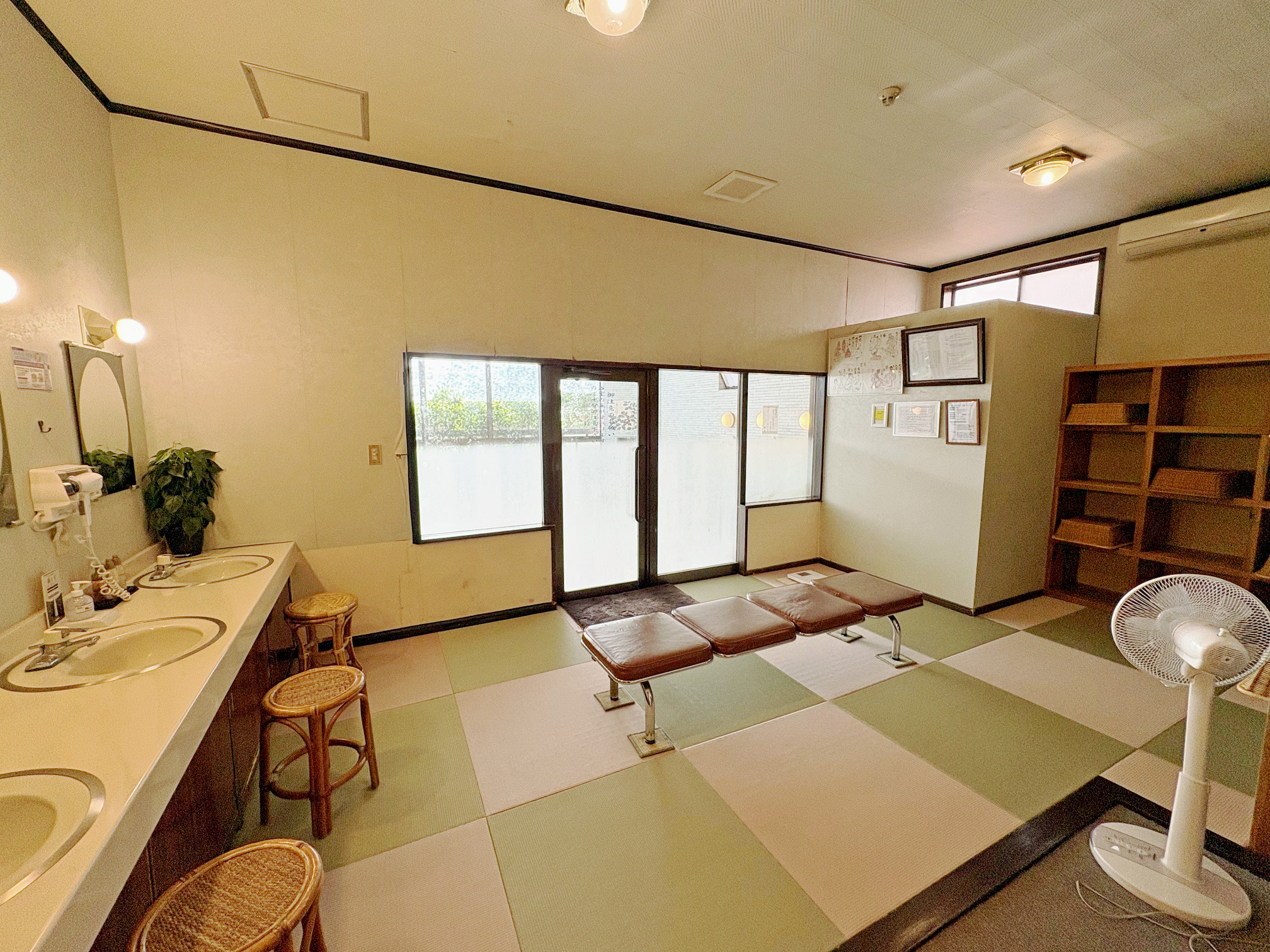 脱衣場【女性大浴場（海石榴の湯）】