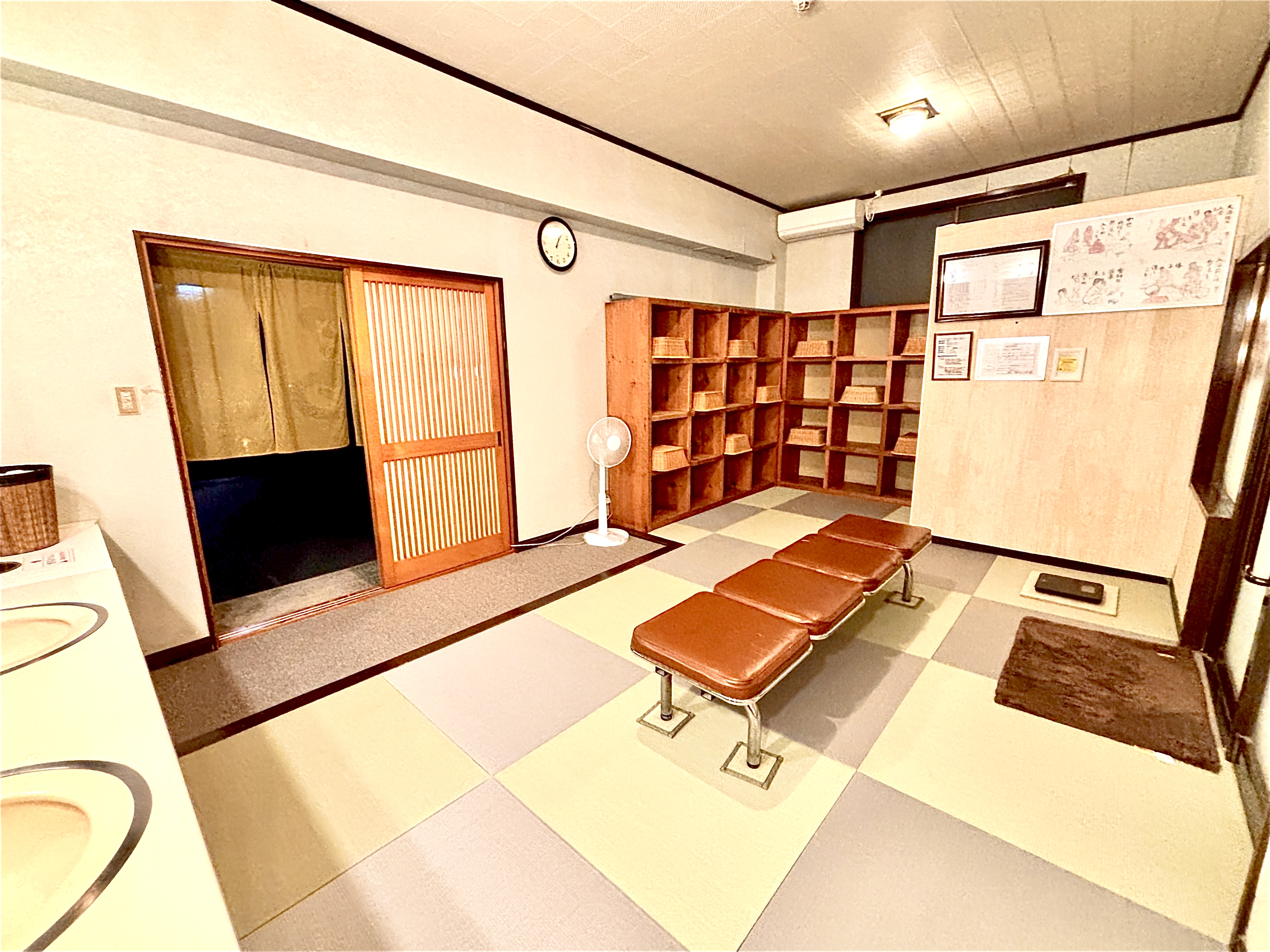 脱衣場【男性大浴場（山水の湯）】