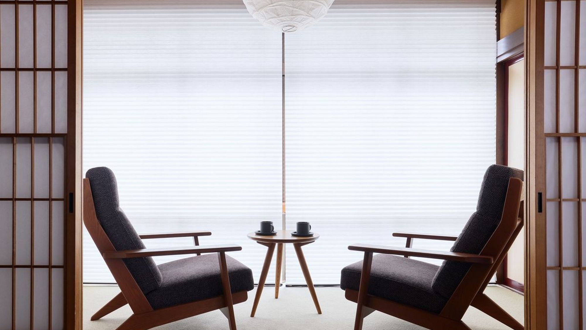 【リニューアル和室】１２畳　／　ツインベッド（シモンズ）：部屋名「佳松」　広縁