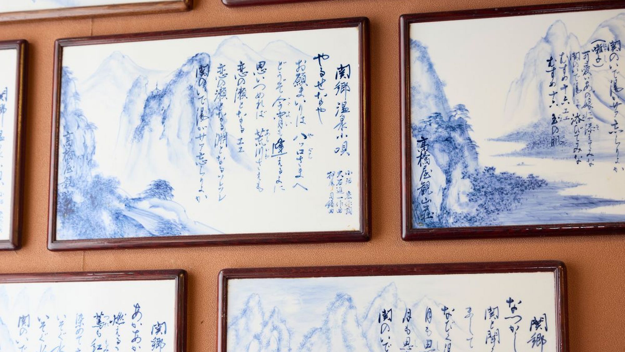 【ロビー展示品】有田焼陶額『関郷温泉小唄』（拡大）