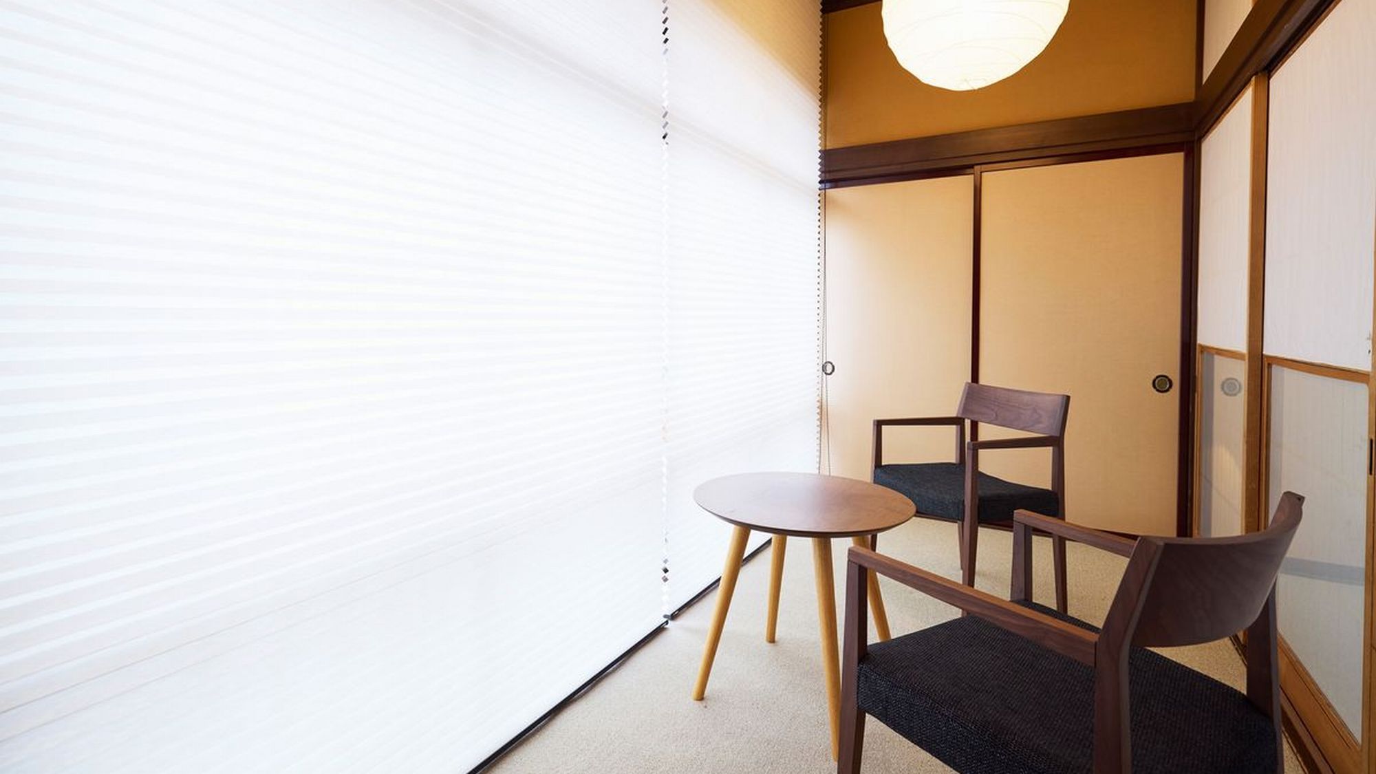 【リニューアル和室】１２畳　／　キングベッド（シモンズ）：部屋名「瑞祥」　広縁