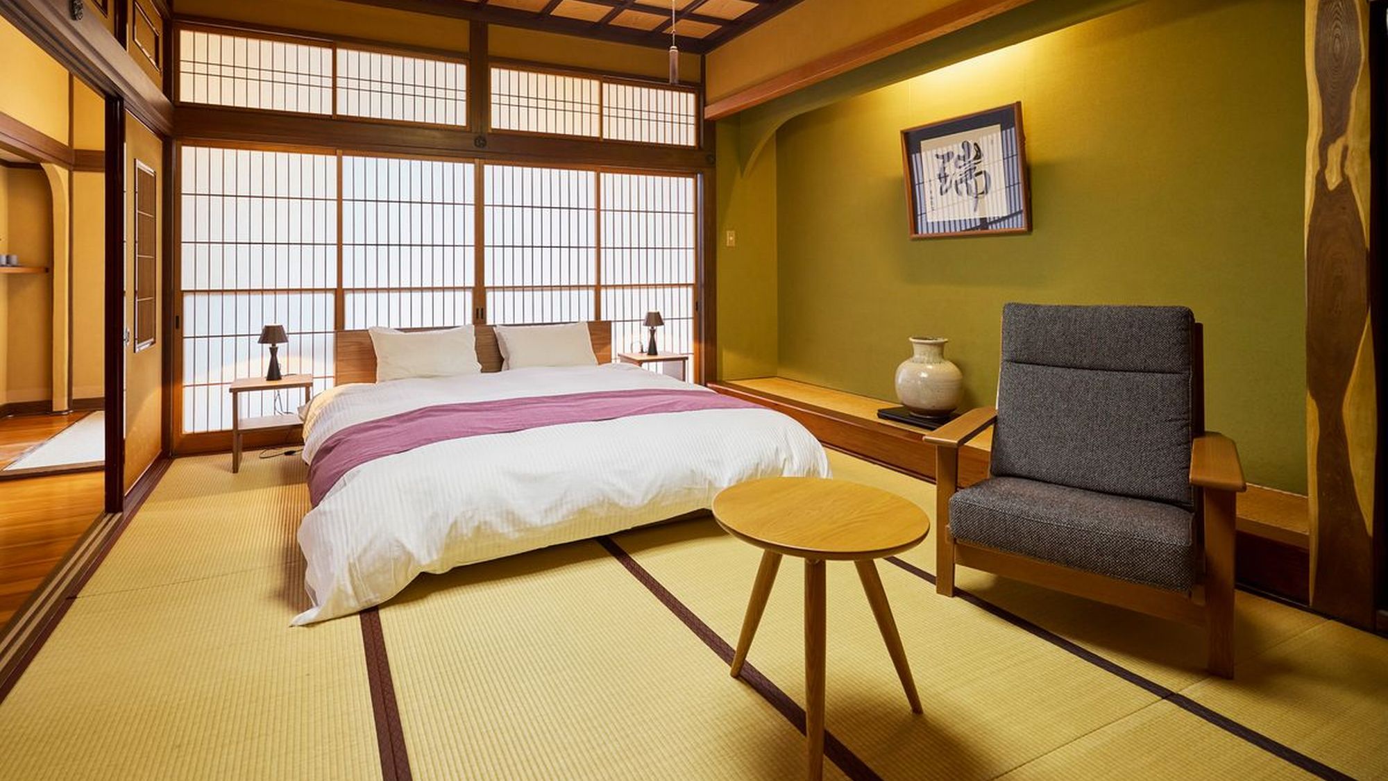 【リニューアル和室】１２畳　／　キングベッド（シモンズ）：部屋名「瑞祥」