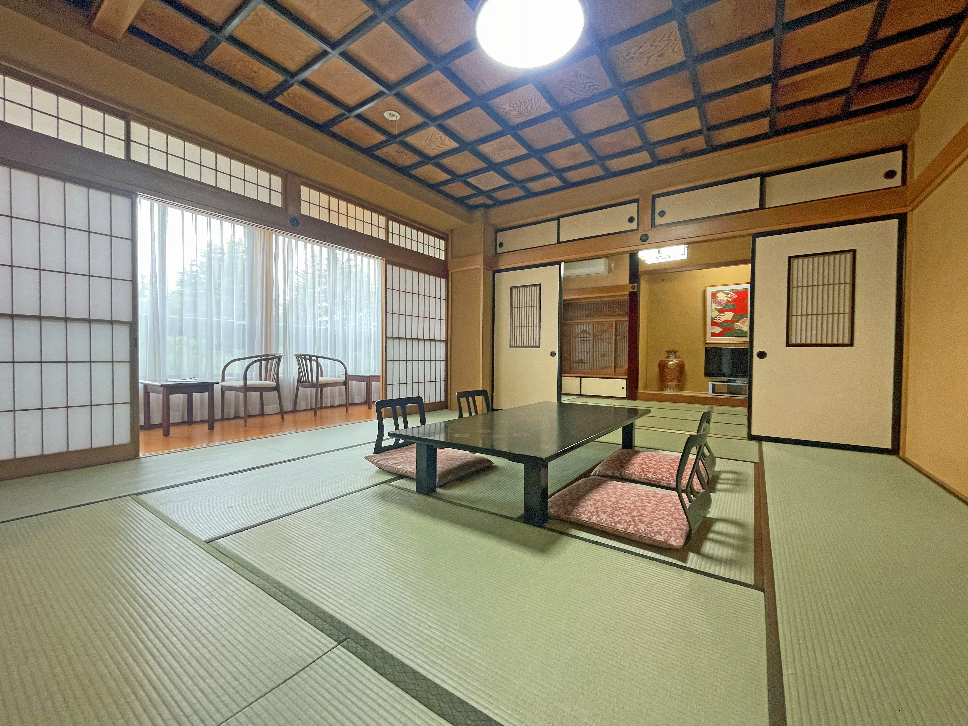 和室20畳《12畳＋8畳の2間続き》（トイレ付）