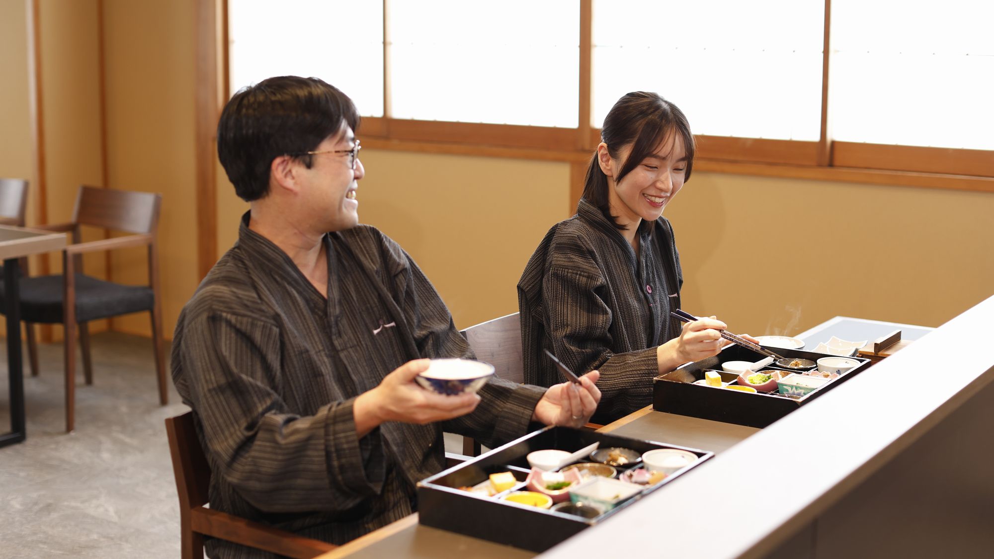 炉端レストランでの朝食のひと時