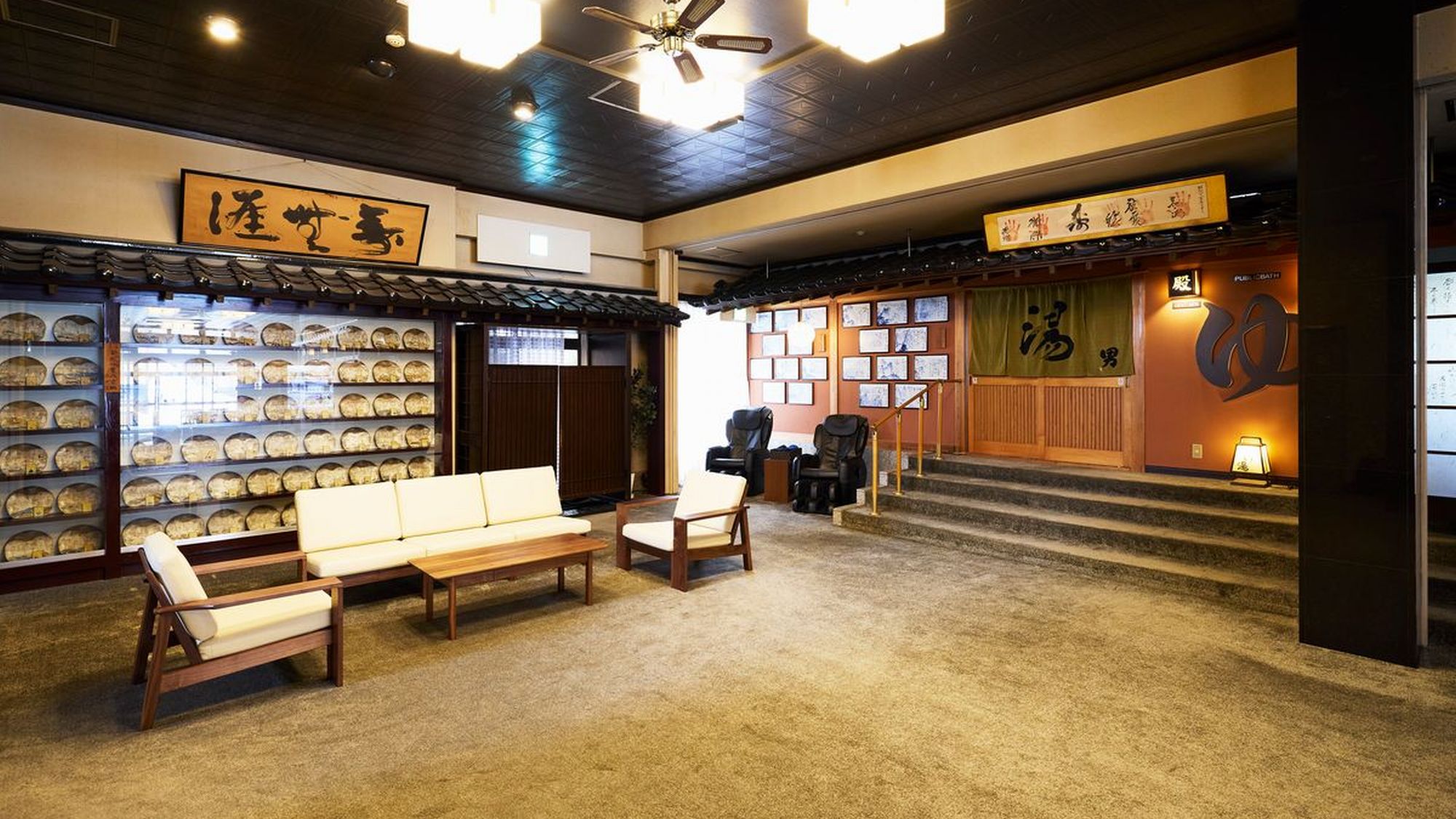 【ロビー（大浴場前）】　湯上りに天然水の冷た～い天然水はいかがですか？