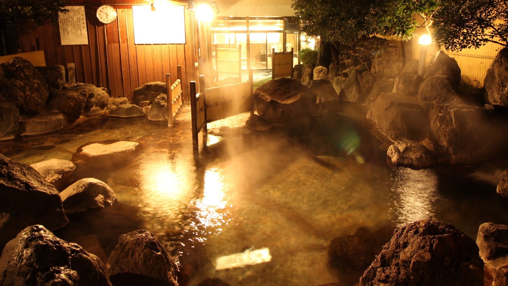 【素泊り】お食事なしプラン チェックインは21時まで 山梨最大級の露天風呂を満喫【Wi-Fi完備】