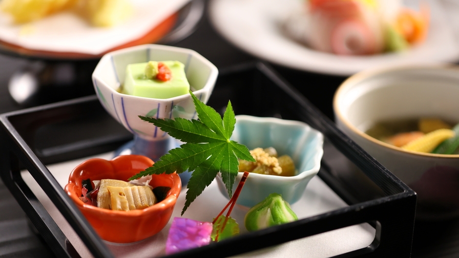 【夕食付】早朝からのご出発やゴルフ◆朝はゆっくり過ごしたい方にもおすすめ♪ご夕食は会席料理◆温泉満喫