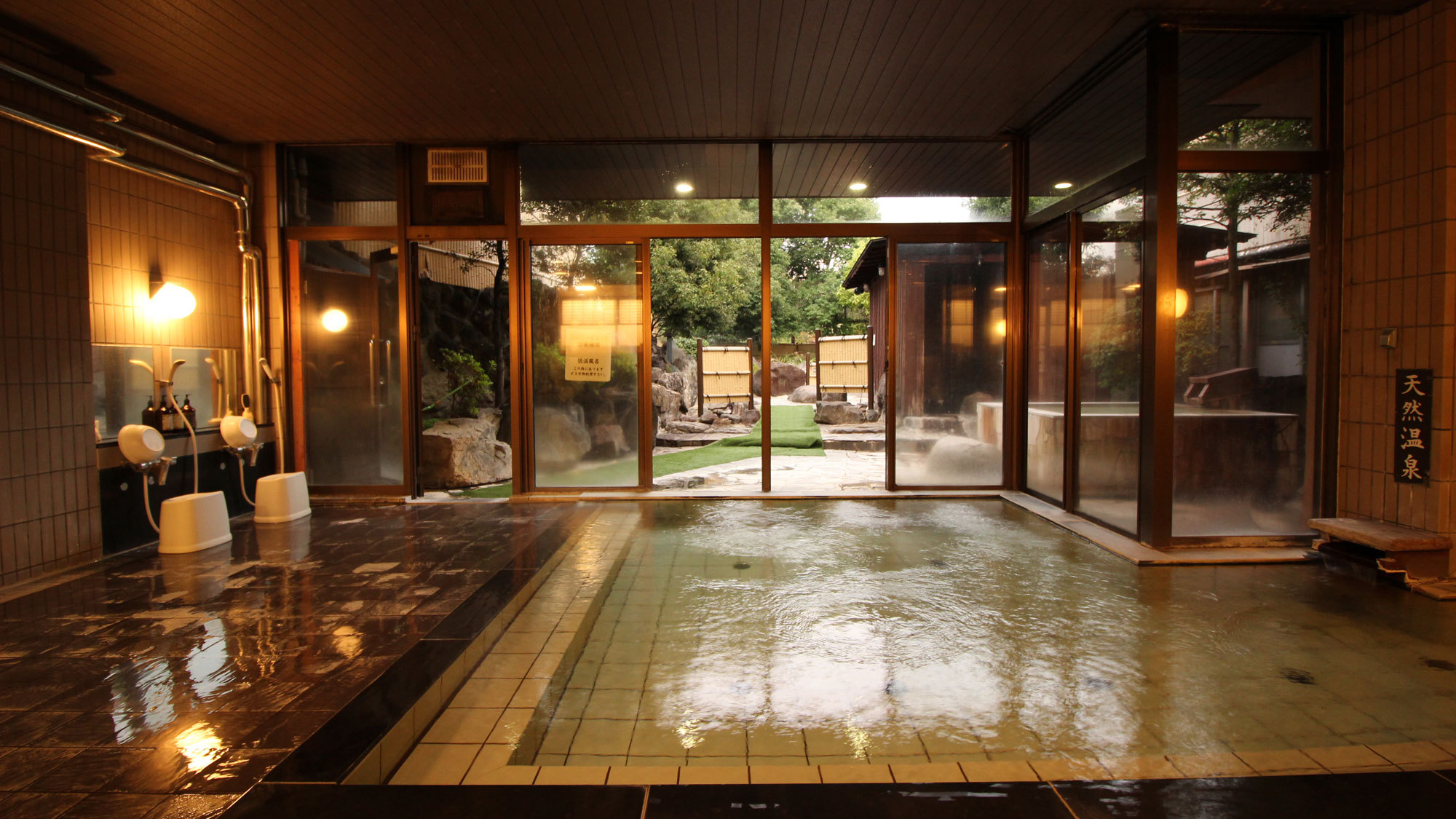 【素泊り】お食事なしプラン チェックインは21時まで 山梨最大級の露天風呂を満喫【Wi-Fi完備】