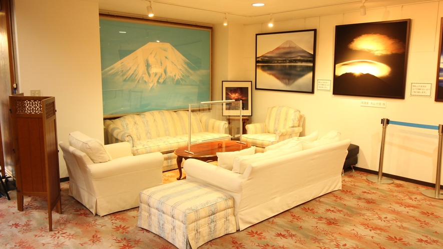【本館1階】富士山の作品を集めたコーナーもございます